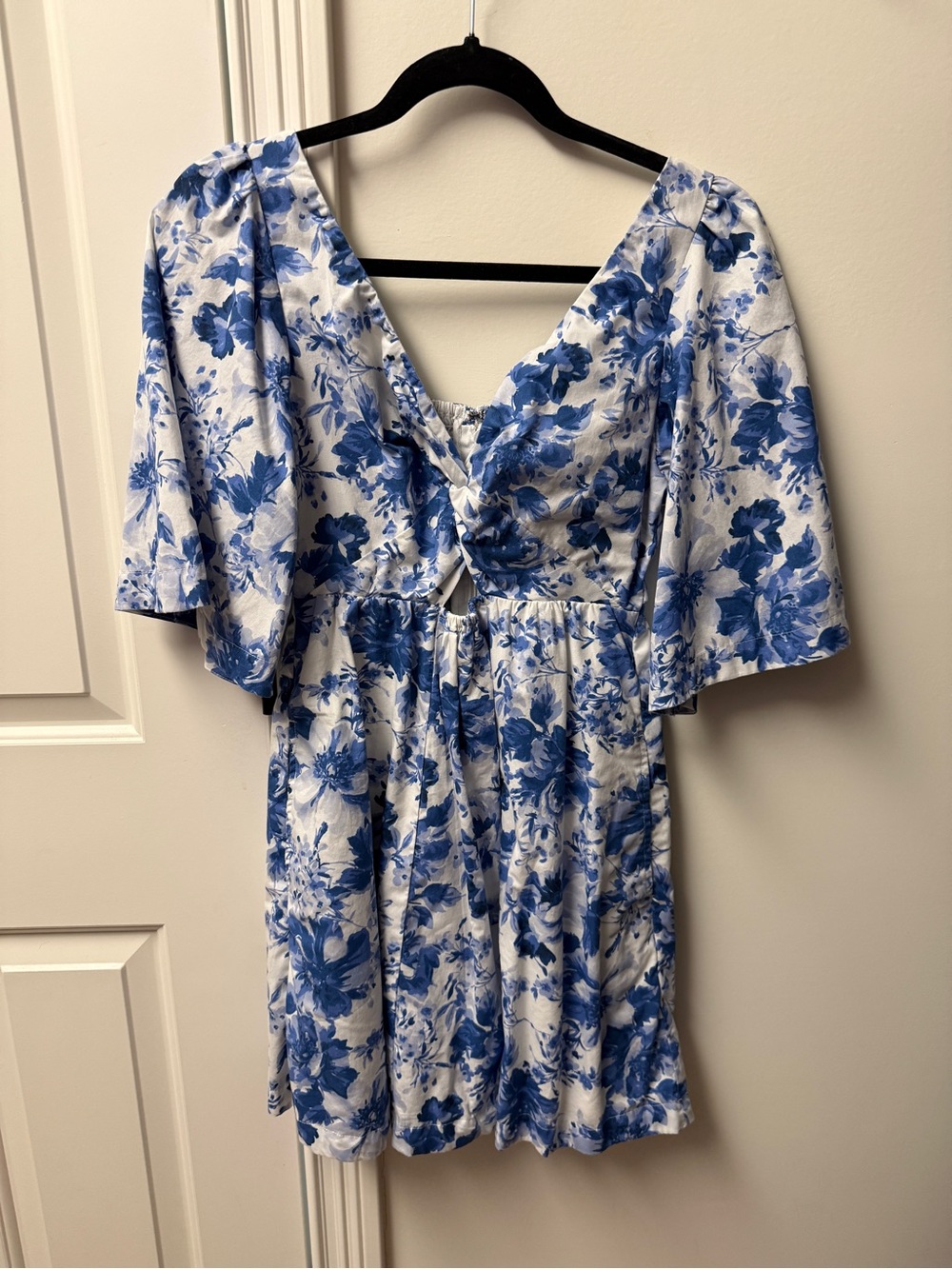 Abercrombie & Fitch Blue and White Floral Cut Out Mini Dress